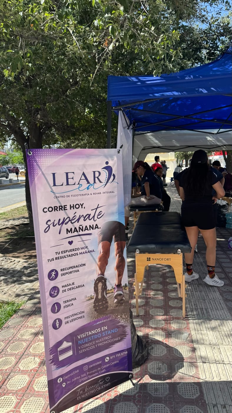 Stand de LEAR como patrocinador de la carrera 7K Todo por Ayudar