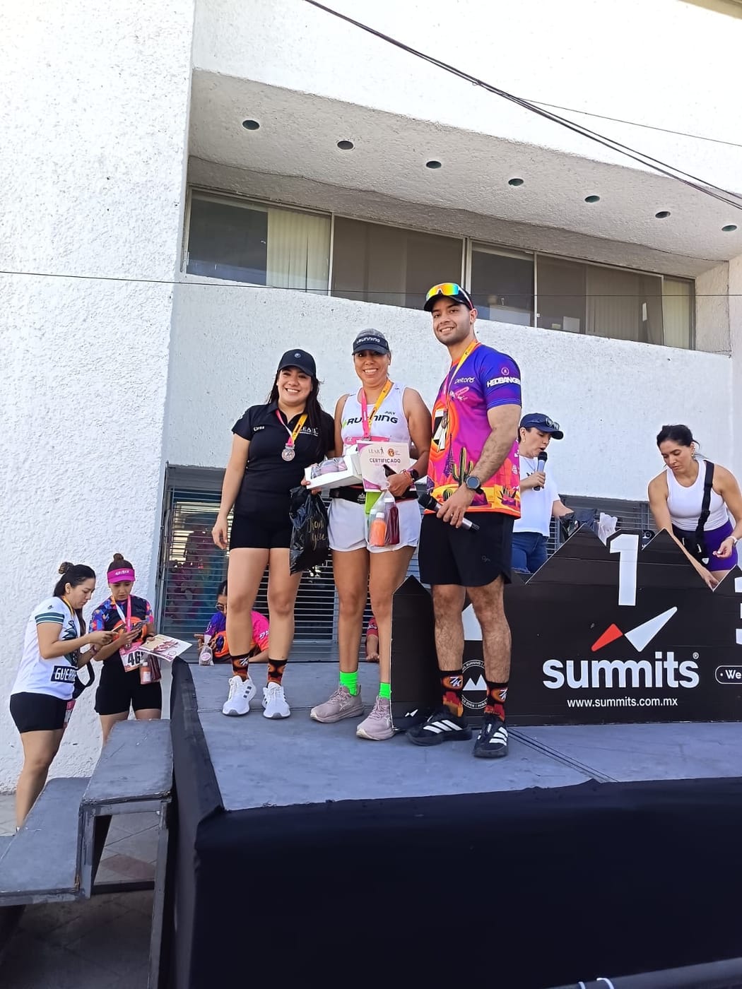 Ceremonia de premiación de la carrera 7K Todo por Ayudar