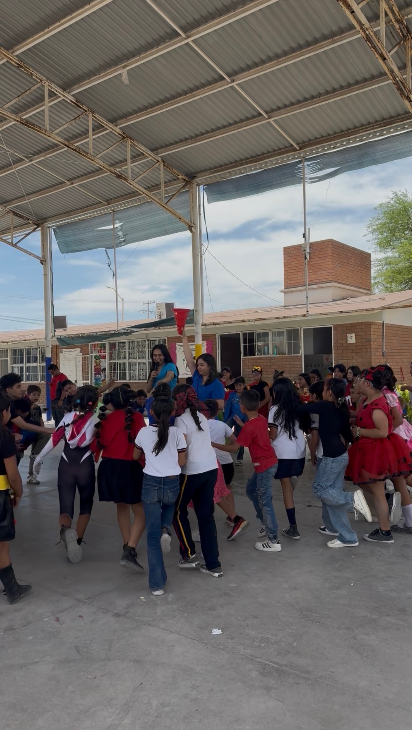 Conducción de la dinámica con micrófono